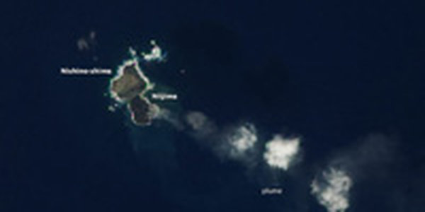 На японском архипелаге Бонин вулканический остров поглотил своего соседа