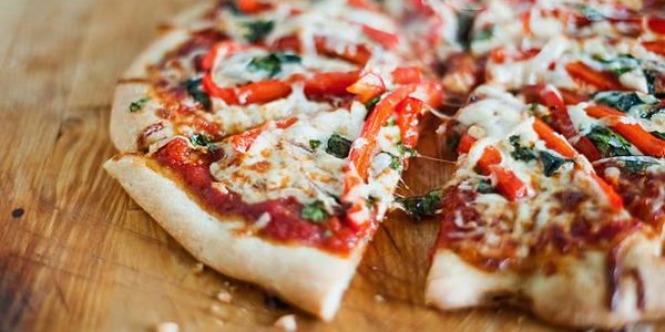 Кусочек пиццы на завтрак полезнее, чем тарелка хлопьев