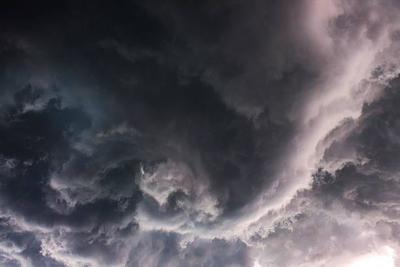 В ночь на 1 июня штормовое предупреждение было объявлено в 23 регионах России