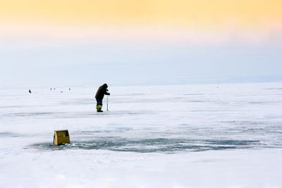 Из-за потепления в Приморье выход на лед для рыбаков стал опасным