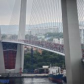 Владивосток погулял по долгожданному мосту