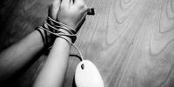 Веб-зависимых детей будут лечить в спецклинике