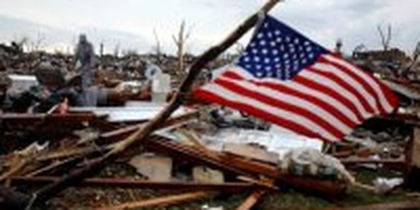 Серия торнадо прошла по США, погибли 13 человек, ранены более 30