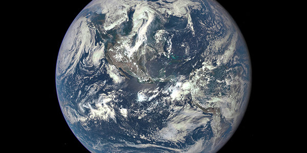 Опубликована первая за 40 лет фотография полной Земли