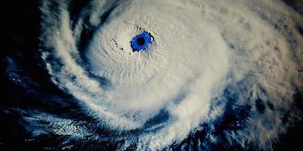 «Майсак» на Окинаве: порывы ветра достигли 200 км/ч, десятки тысяч домов остались без света