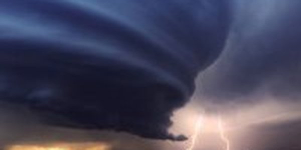 Штормовой циклон с торнадо унес жизни 26 человек в США