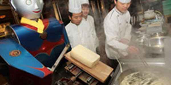 Третий ресторан с поваром-роботом откроется в Китае