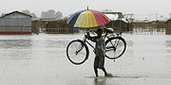 Тропический циклон «Айла» обрушился на Индию и Бангладеш (ФОТО) 