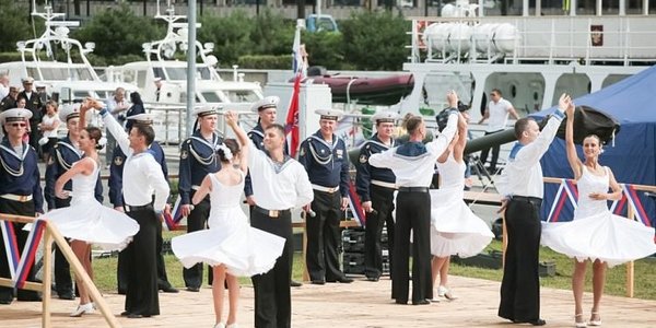 В субботу для выпускников Приморья состоится масштабный праздник «Крылья Востока»