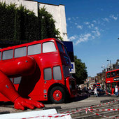 Двухэтажный автобус отжимается перед Олимпиадой