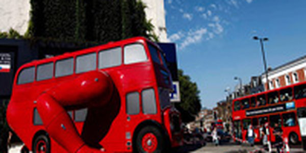 Двухэтажный автобус отжимается перед Олимпиадой