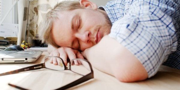 Недосып хуже курения, алкоголя и вредной еды