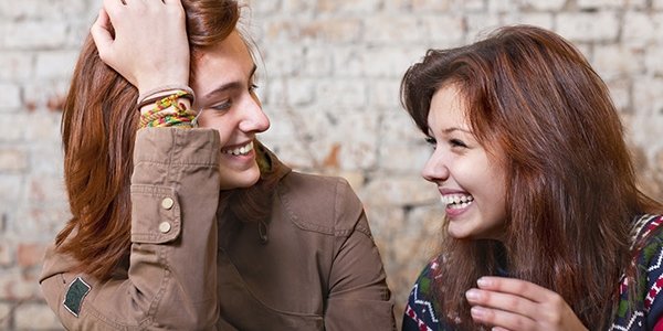 Ученые советуют спасаться от зимней хандры беседами