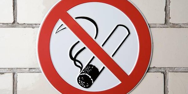 Минздрав предложил ввести штрафы за перекуры на работе