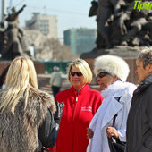 Заморские гости о Владивостоке, Путине и сувенирах