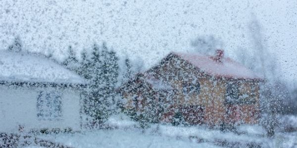 На Украине из-за снежной бури без света остались 200 населённых пунктов