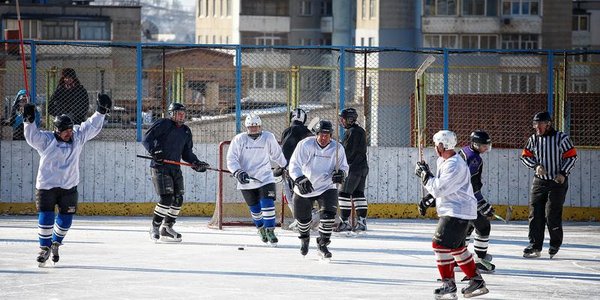 Во Владивостоке продолжается приём заявок на турнир по дворовому хоккею