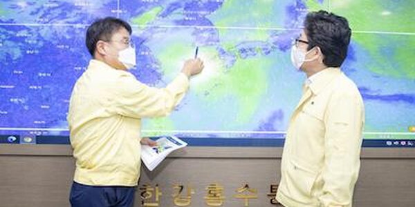 К Корейскому полуострову приближается тайфун «Бави» (ВИДЕО)