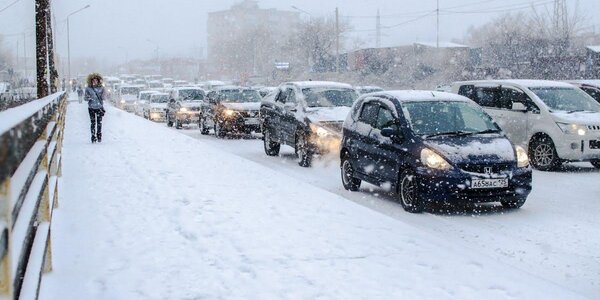 Синоптики уточнили прогноз по снегопаду, метели и гололедице в Приморье