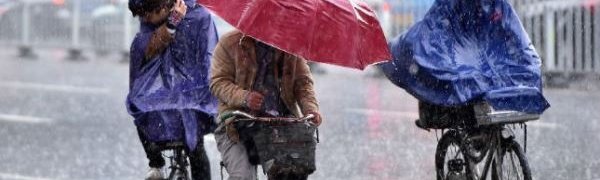 На юге Китая объявлено «синее» предупреждение о сильных дождях