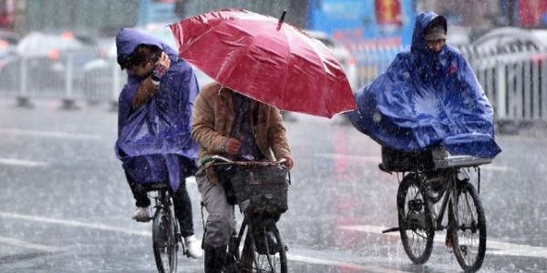 На юге Китая объявлено «синее» предупреждение о сильных дождях