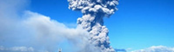 Вулкан в Японии выбросил столб пепла высотой 4.5 км