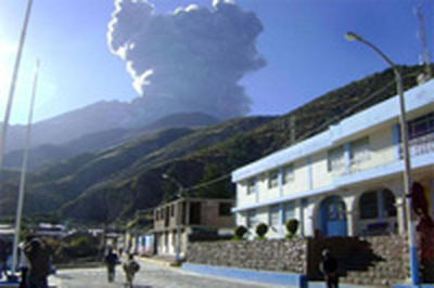 На юго-западе Перу активизировался вулкан Убинас