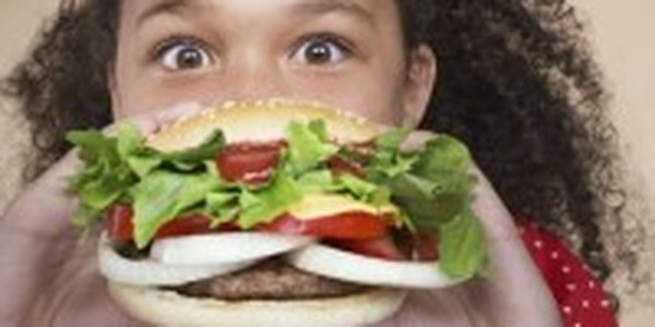 Фастфуд приводит к старению и утрате самоконтроля