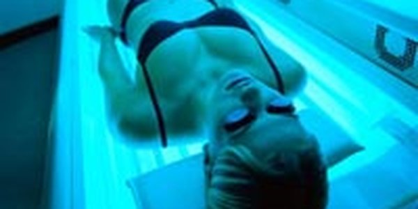 В Германии подросткам запретят загорать в солярии