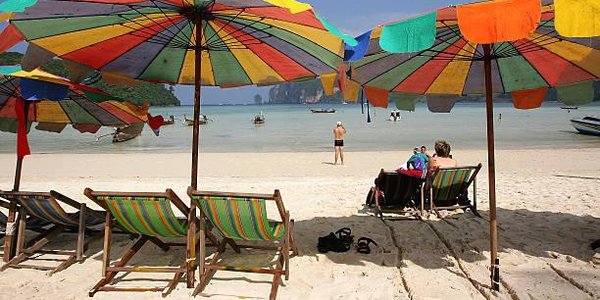 Туристов предупредили о штрафах за курение на пляжах Таиланда