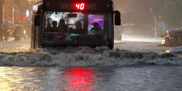 На востоке Китая из-за дождей пострадали 195 тысяч человек