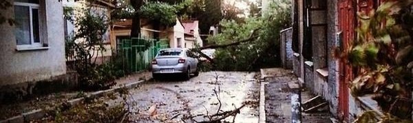 Мощный ураган обрушился на юг России