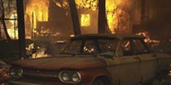 Лос-Анджелес охвачен пламенем огня (ФОТО)