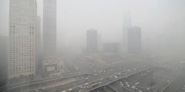 В Пекине отменили более 180 рейсов из-за сильного смога