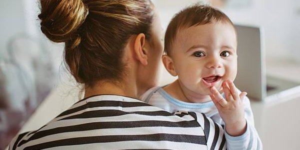 В России начнут выплачивать пособия за рождение первенца