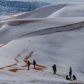 В пустыне Сахара второй год подряд выпал снег (ФОТО)
