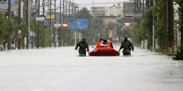 Число жертв наводнения в Японии достигло 50 человек