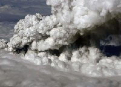 Исландцы продают пепел вулкана Эйяфьятлайокудль