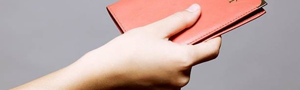 Бумажные паспорта россиян планируют заменить на электронные с 2021 года