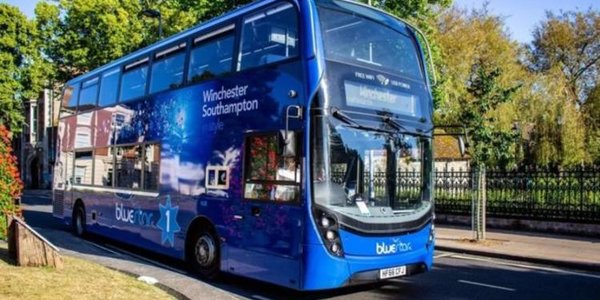 По улицам Британии ездит автобус, очищающий воздух