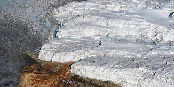 Таяние ледников привело к высвобождению древних бактерий
