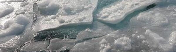 Внимание! Трещины в ледовом массиве Амурского залива