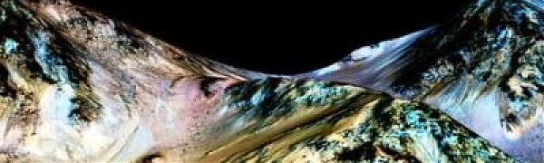 На Марсе нашли следы жидкой воды