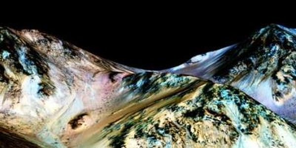 На Марсе нашли следы жидкой воды
