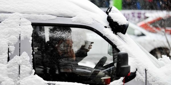 На северо-западе Китая в снежный плен попали 213 человек