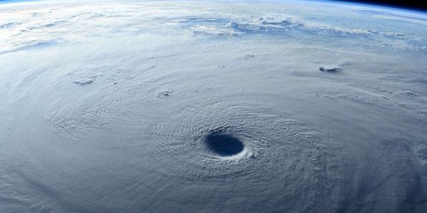 Астронавты МКС запечатлели супертайфун «Майсак»