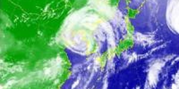 Тайфун «MUIFA» в ближайшие сутки выйдет на континент
