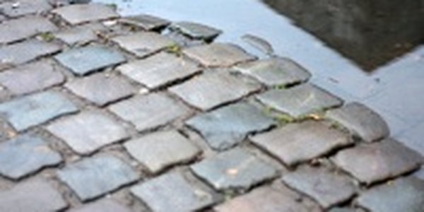 Впервые улицы Владивостока моют шампунем