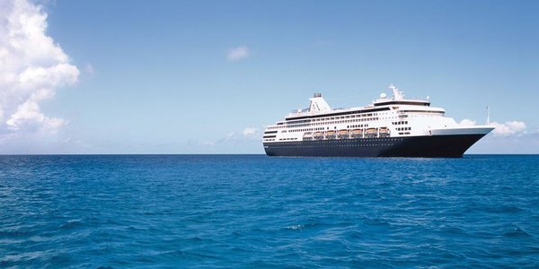 Круизный лайнер Maasdam впервые пришвартовался во Владивостоке