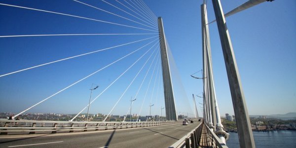Во Владивостоке начался ремонт моста через бухту Золотой Рог